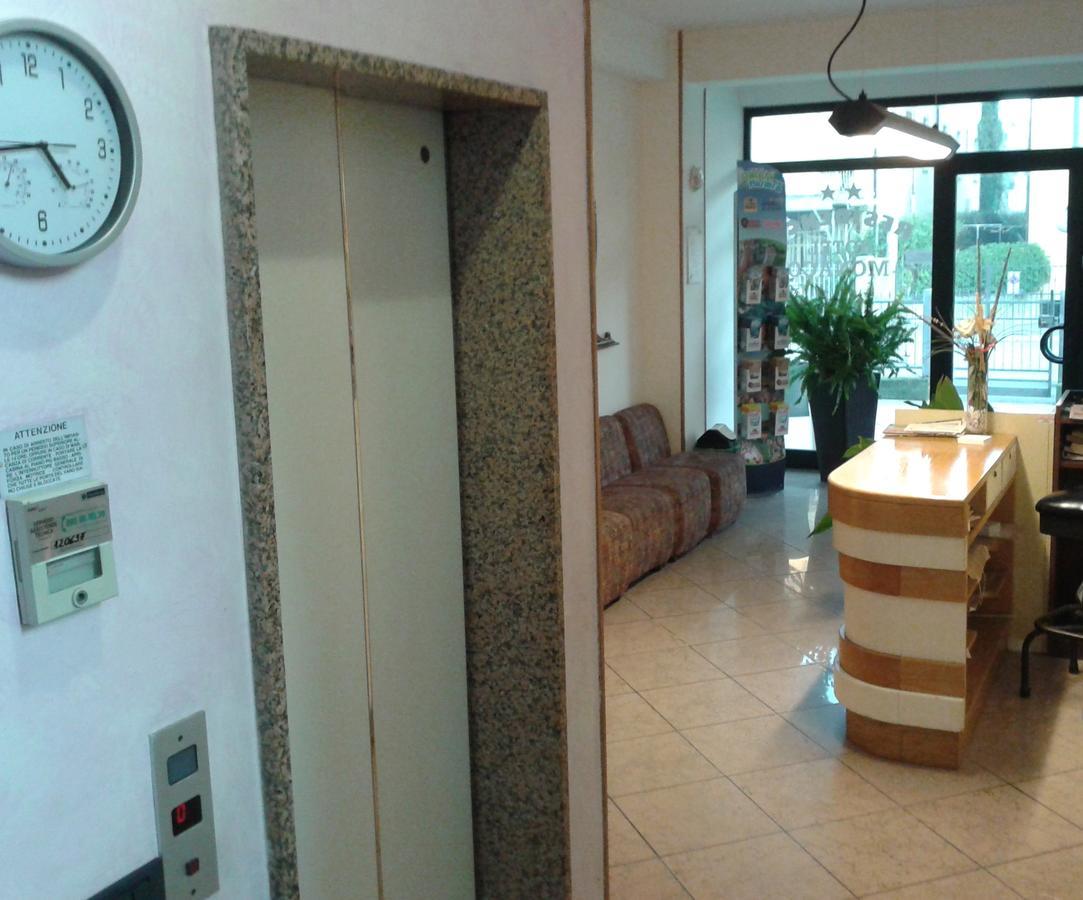 Residence Monaco Appartamenti Rimini Exteriér fotografie